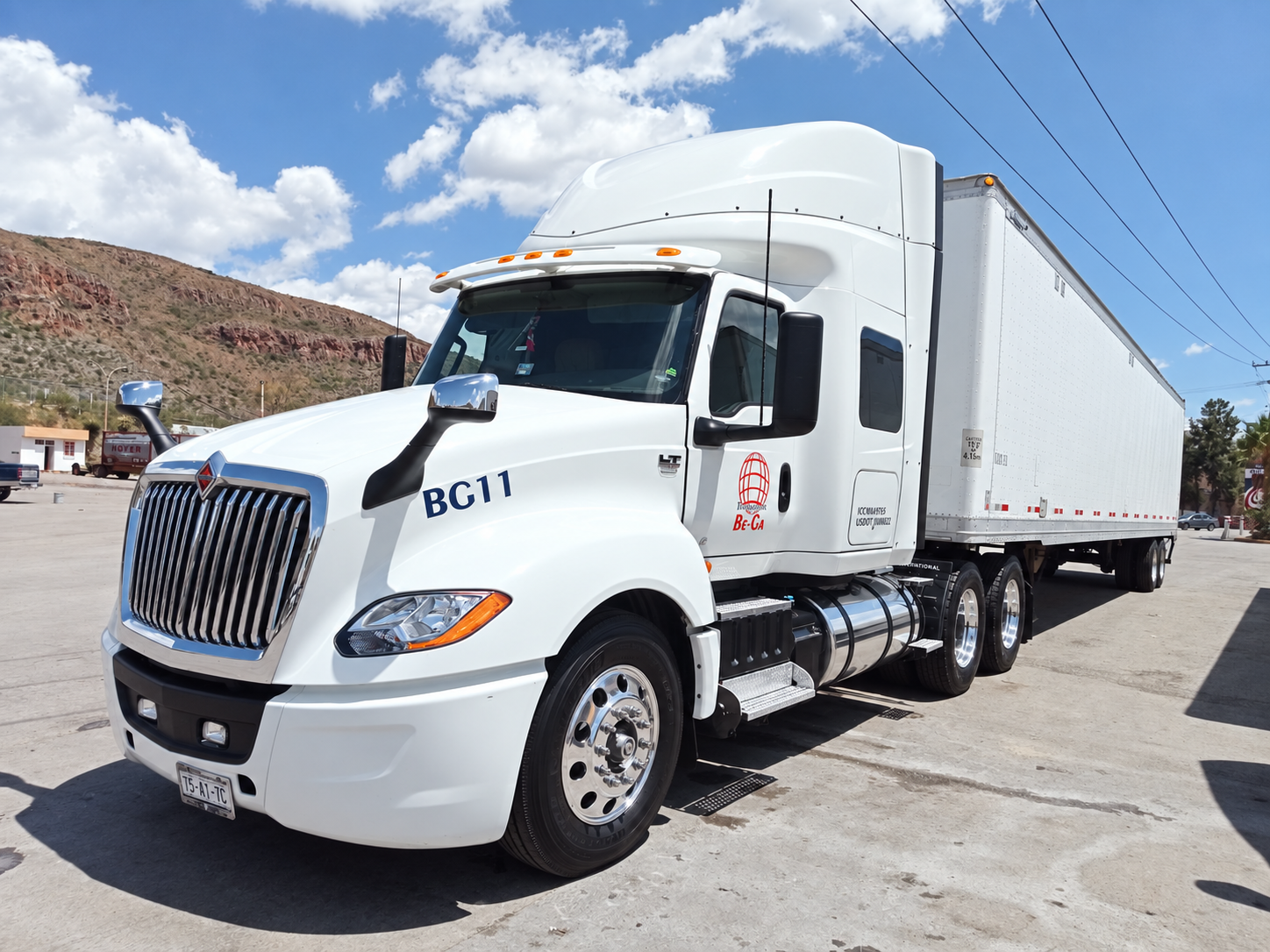 Unidad BG11 de Transportes Bega con su caja, fotografía retocada